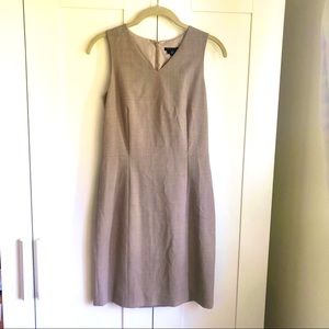 Theory urban sheath v-neck dress Size 2 wool blend shift dress tan sand